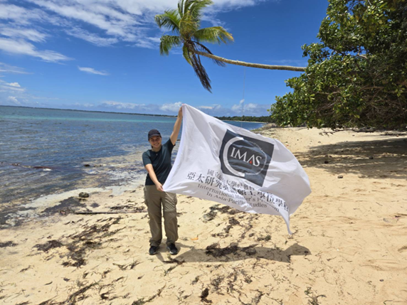 Catherine posed for a photo on the clean beach after picking up trash.
